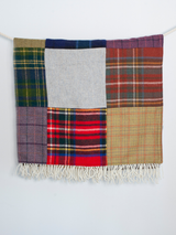 Patchworkowy koc z wełny owczej o wymiarach 180 × 220 cm