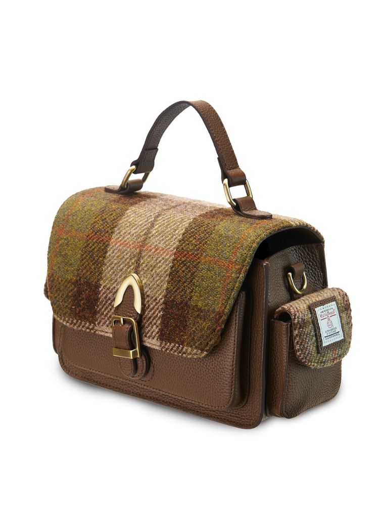 brązowa torebka crossbody z metalowym zapięciem w szkocką kratkę ze skóry
