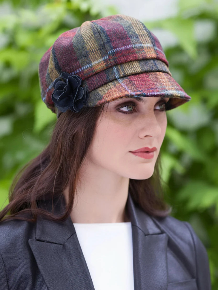 Damski kapelusz wełniany typu newsboy w kratkę o barwach jesieni