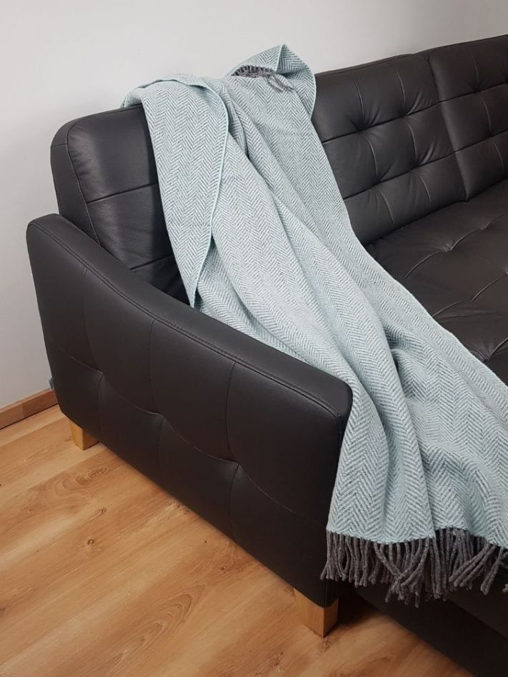 Grynszpanowy koc z wełny merino i kaszmiru