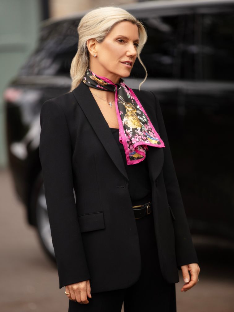 elegancki czarno fuksjowy jedwabny szal