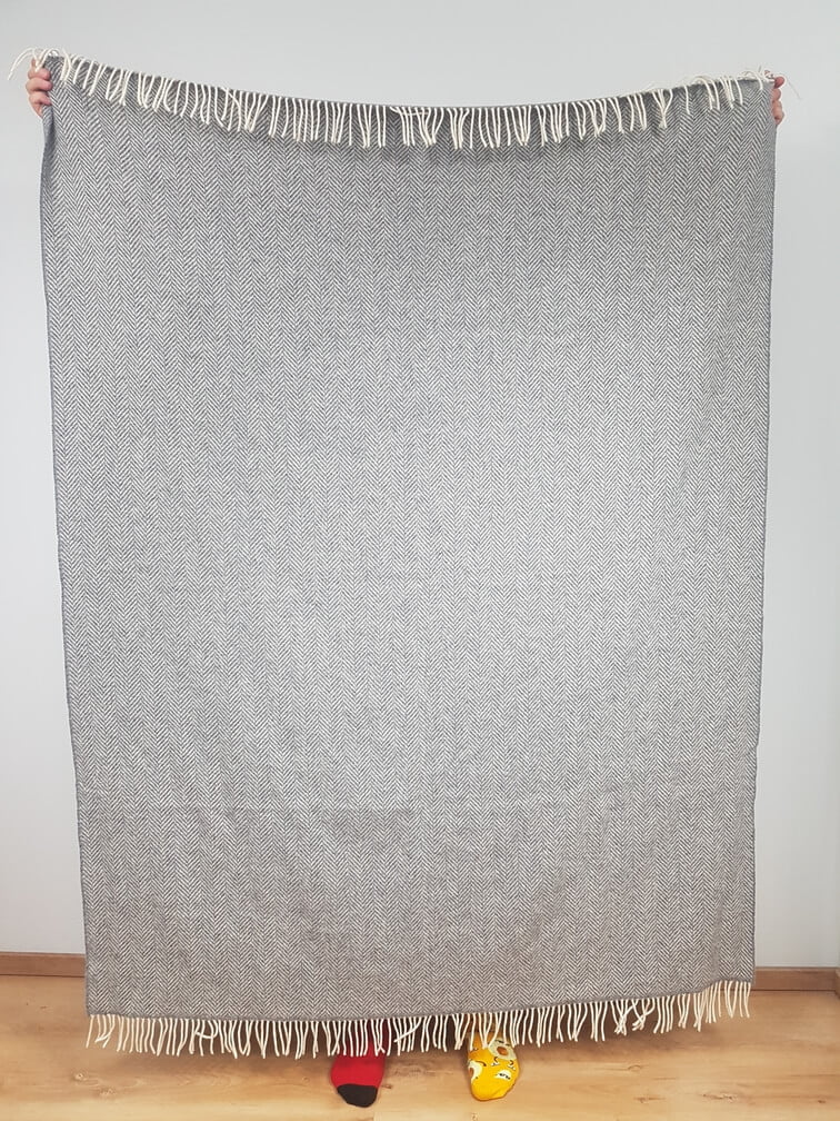 Koc z welny merino i kaszmiru w jodelke 136x180 cm-2