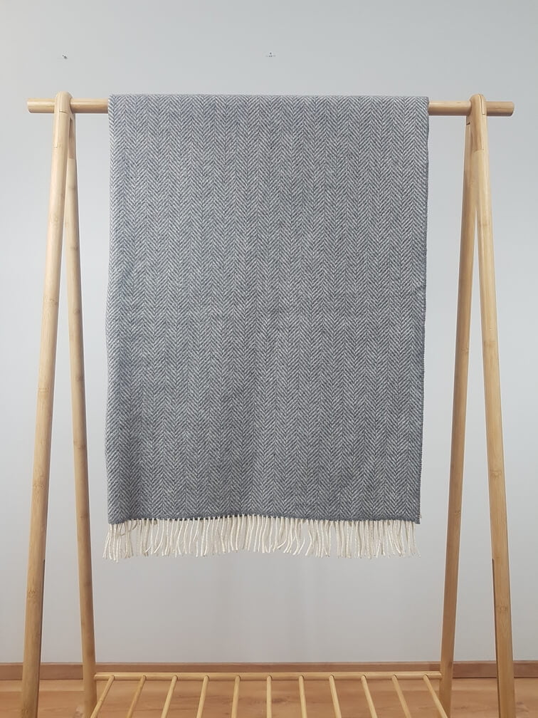 Koc z welny merino i kaszmiru w jodelke 136x180 cm