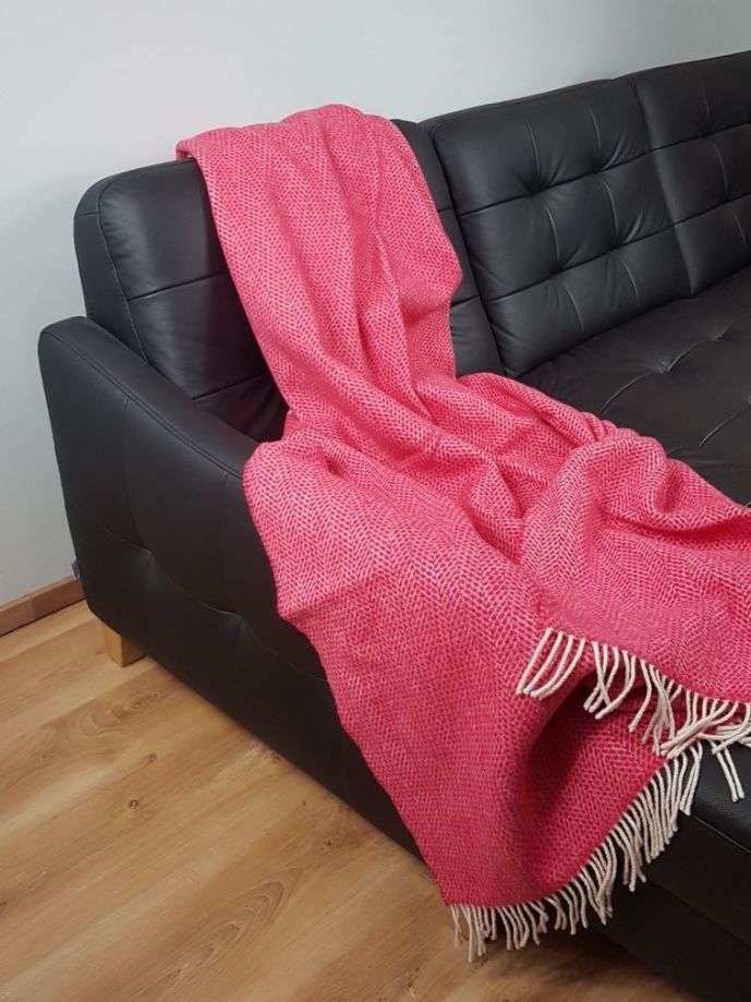 Malinowy koc z wełny merino i kaszmiru