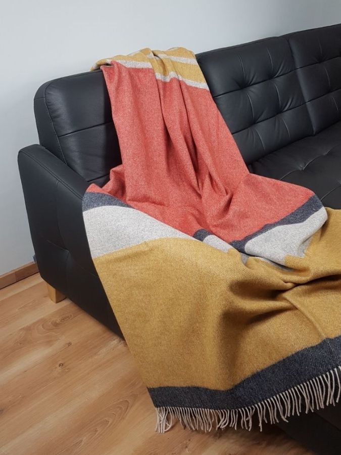 Koc z wełny merino w kolorowe pasy