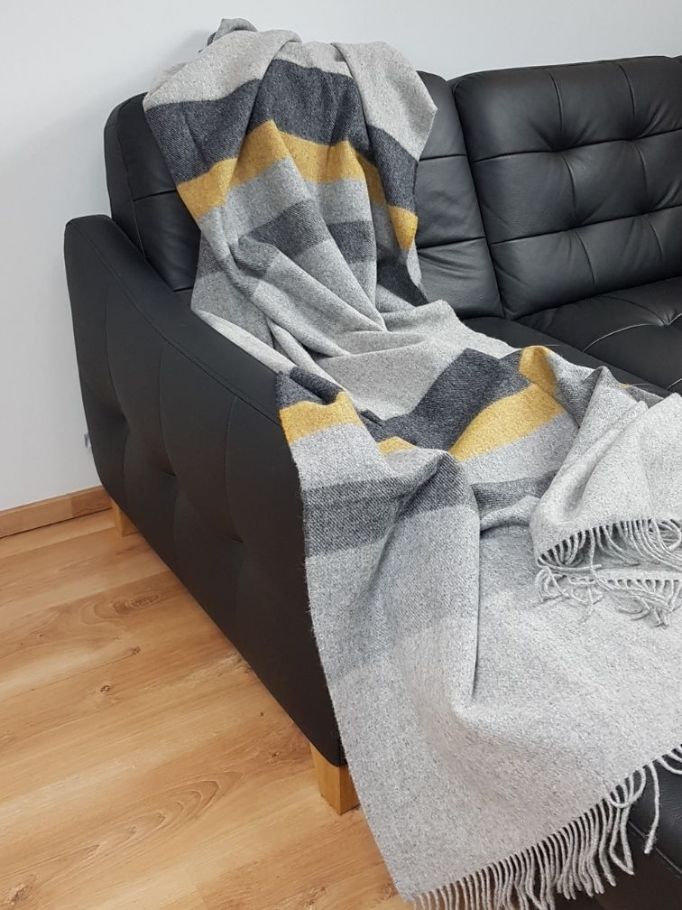 Koc z wełny merino w musztardowo szare pasy
