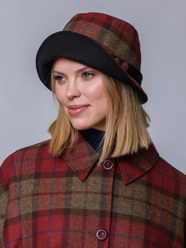 Damski kapelusz wełniany typu clodagh w czerwono-zieloną kratkę