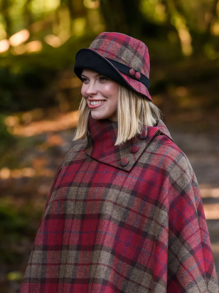 Damski kapelusz wełniany typu clodagh w czerwono-zieloną kratkę