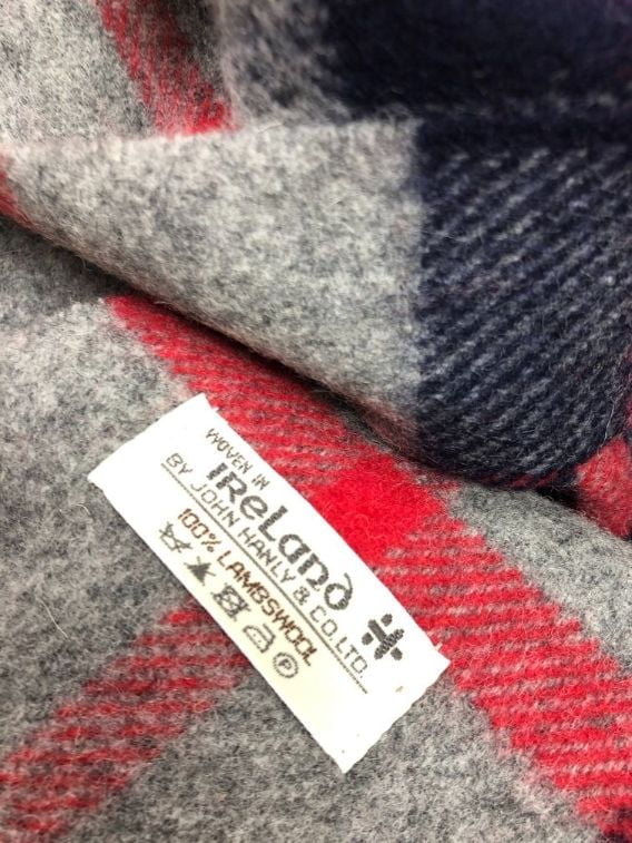 Krótki szalik z wełny jagnięcej Grey Navy Red