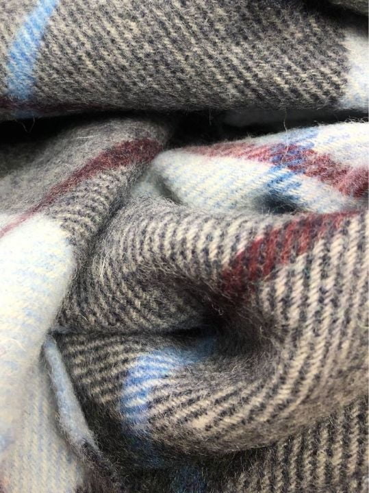 Krótki szalik z wełny jagnięcej Light Blue Charcoal Check