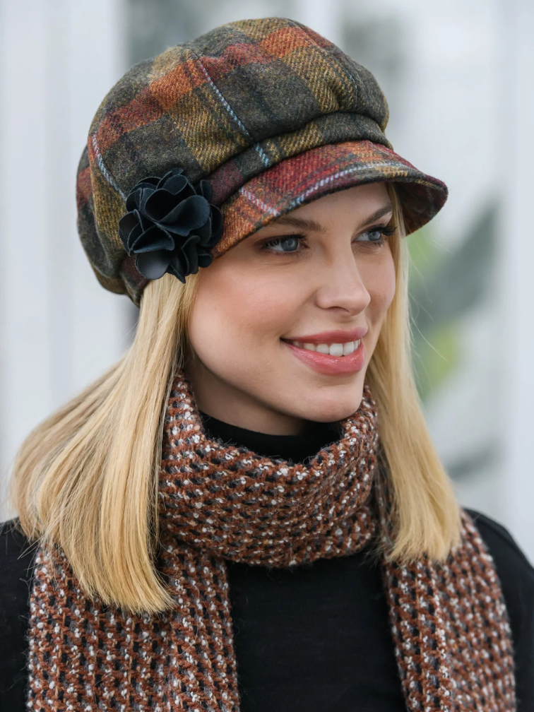 Damski kapelusz wełniany typu newsboy w kratkę o barwach jesieni